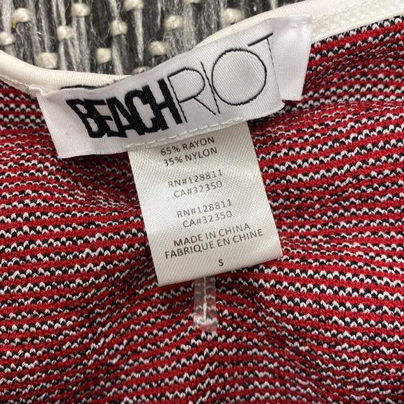 Beach riot halter top and scrunch bottoms - Picture 3 of 8